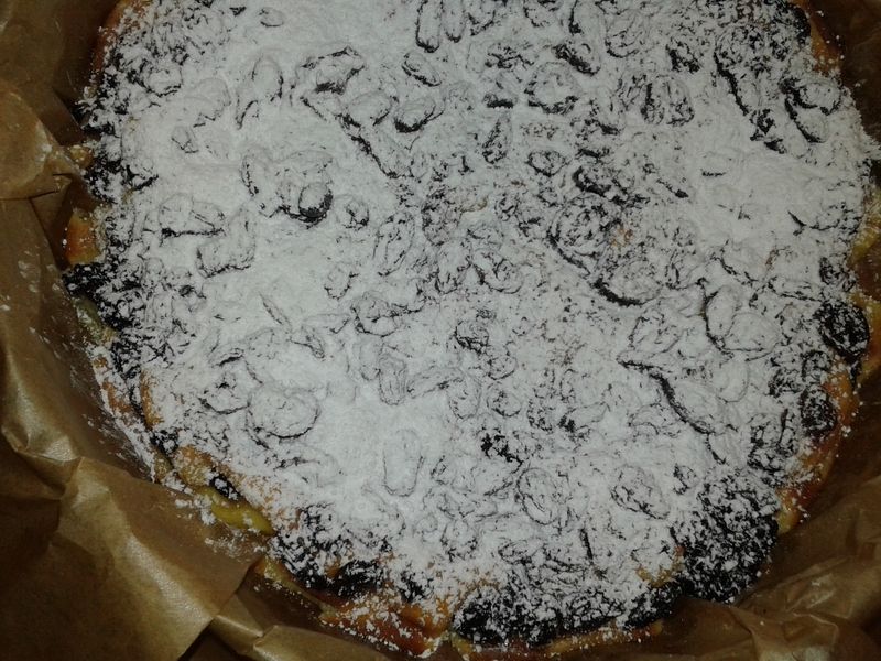 Sernik "9 minut" o smaku amaretto z bakaliami