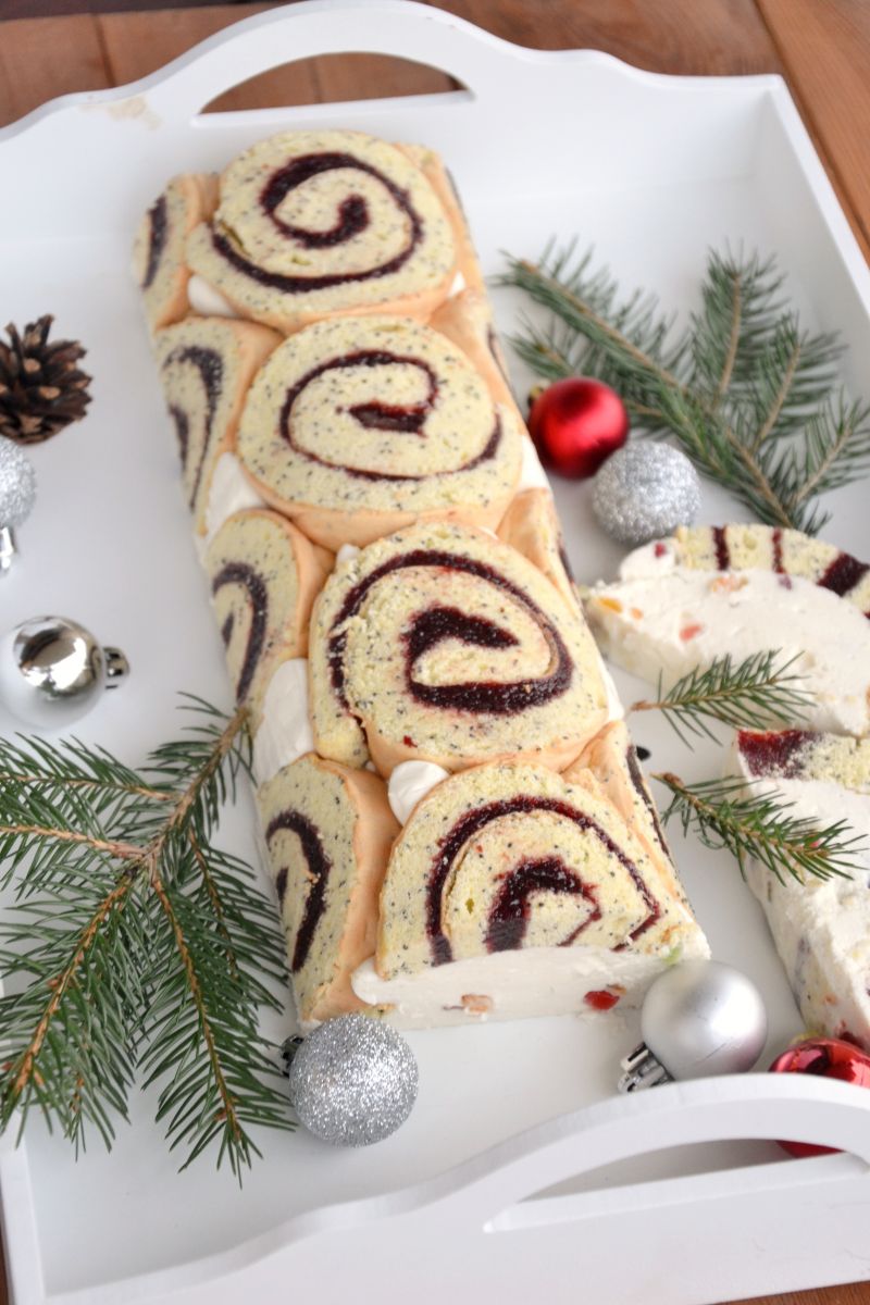 Sernik bakaliowy na zimno w makowej roladzie 