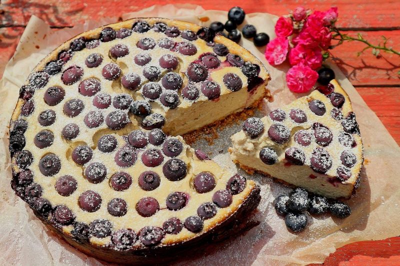 Sernik bananowy z borówką amerykańską Sernik bananowy z borówką amerykańską