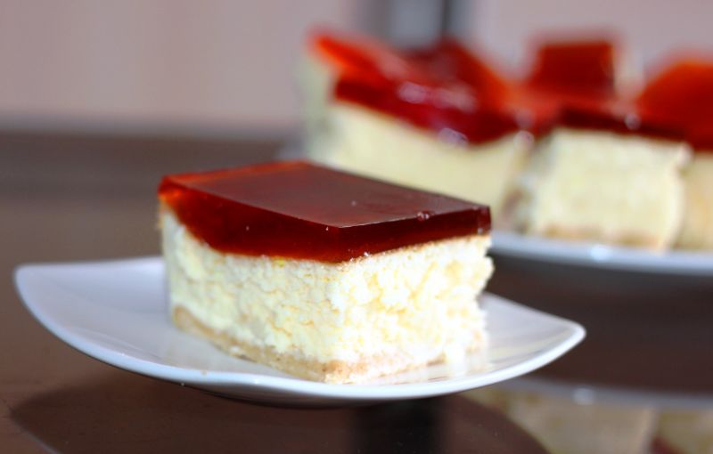 Sernik bananowy z galaretką arbuzową