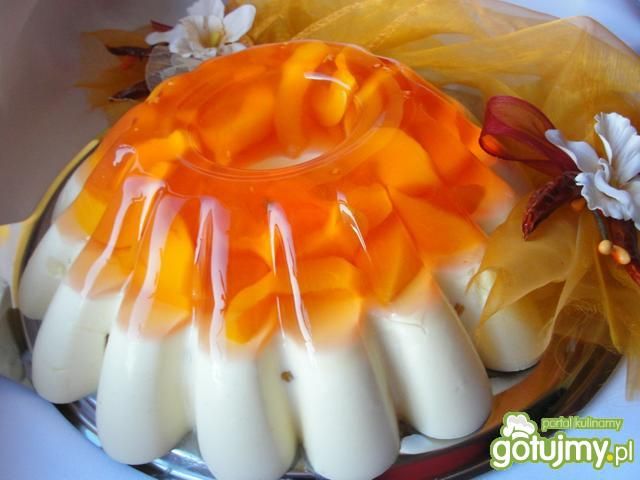 Sernik bez pieczenia z brzoskwiniami