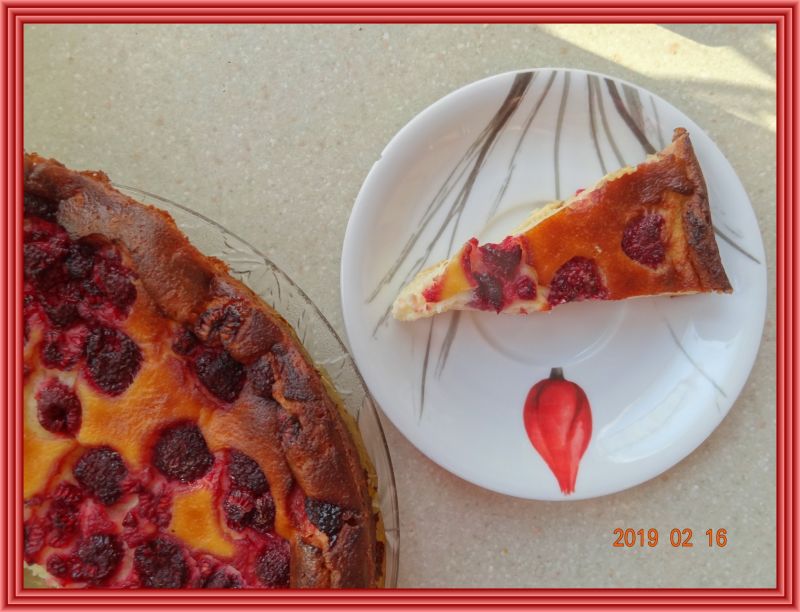 Sernik bez sera z malinami