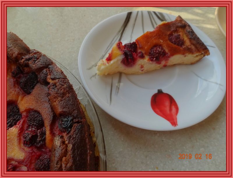 Sernik bez sera z malinami