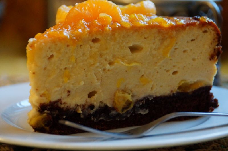 Sernik chałwowo-pomarańczowy na orkiszowym cieście Sernik chałwowo-pomarańczowy na orkiszowym cieście