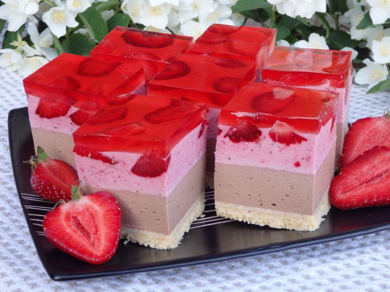 Sernik czekoladowo-truskawkowy  Sernik czekoladowo-truskawkowy