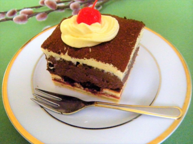 Sernik czekoladowy z wiśniami z nalewki