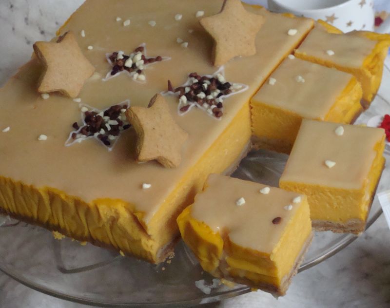 Sernik dyniowy na piernikowym spodzie Sernik dyniowy na piernikowym spodzie