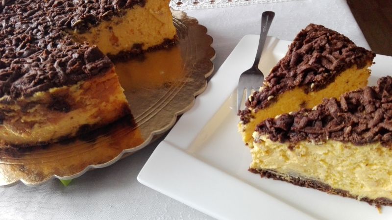 Sernik dyniowy z czekoladową kruszonką