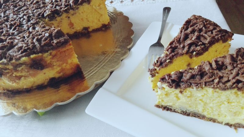 Sernik dyniowy z czekoladową kruszonką