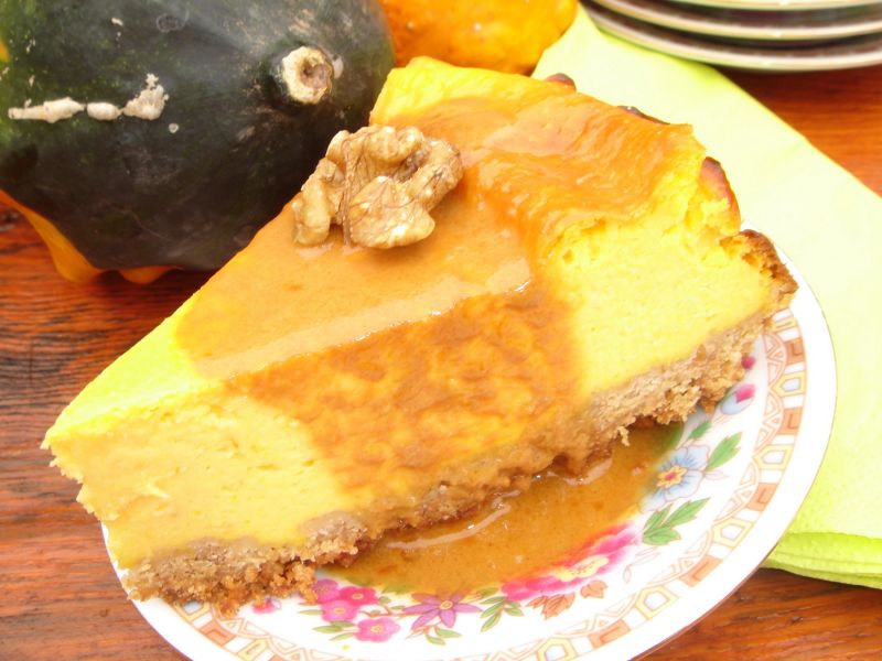 Sernik dyniowy z solonym karmelem