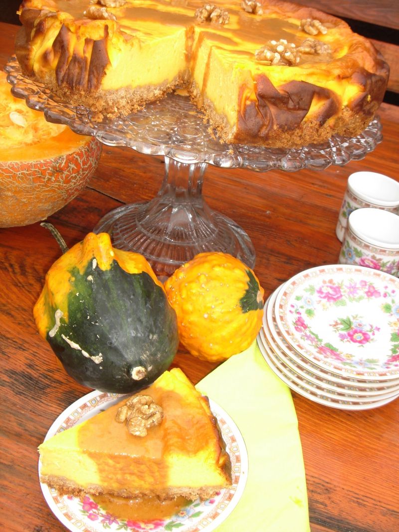 Sernik dyniowy z solonym karmelem