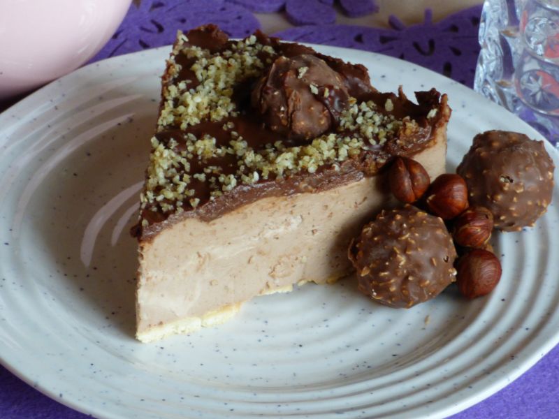 Sernik Ferrero Rocher (bez pieczenia) Sernik Ferrero Rocher (bez pieczenia)