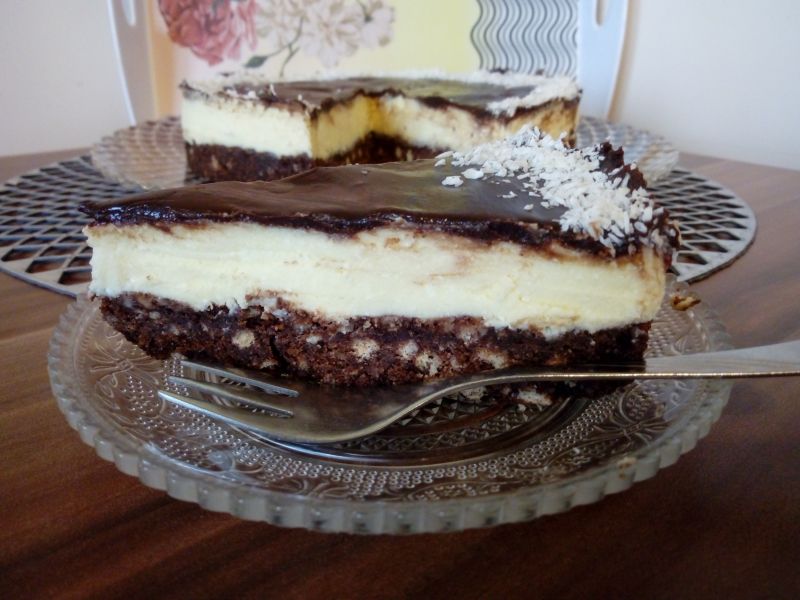 Sernik gotowany na ciasteczkowym spodzie Sernik gotowany na ciasteczkowym spodzie