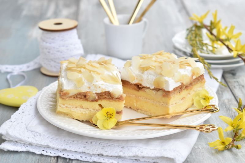 Sernik gotowany na herbatnikach z kajmakiem Sernik gotowany na herbatnikach z kajmakiem