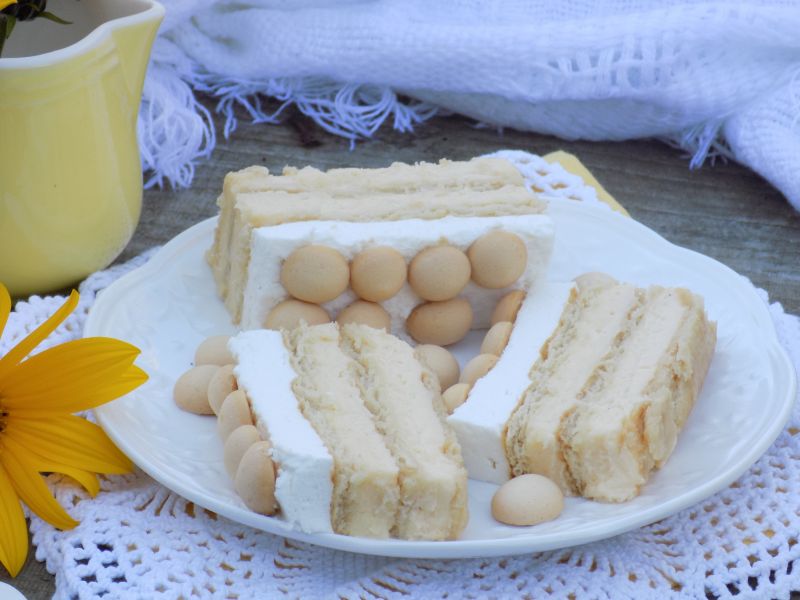 Sernik gotowany na krakersach z bitą śmietaną