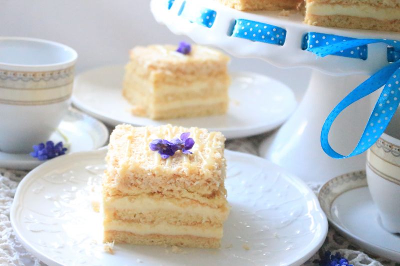 Sernik gotowany z kokosową warstwą 