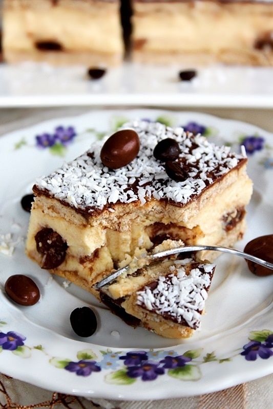 Sernik gotowany z rodzynkami w czekoladzie 