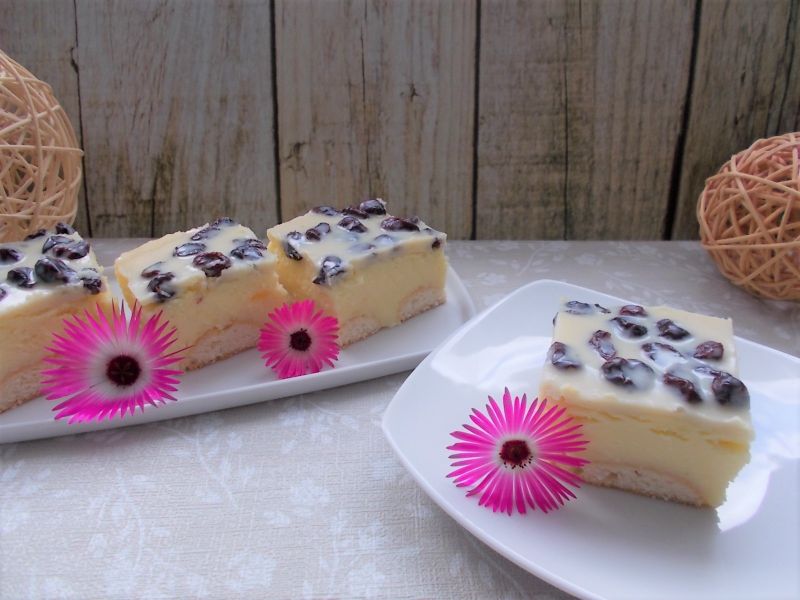 Sernik gotowany z żurawiną