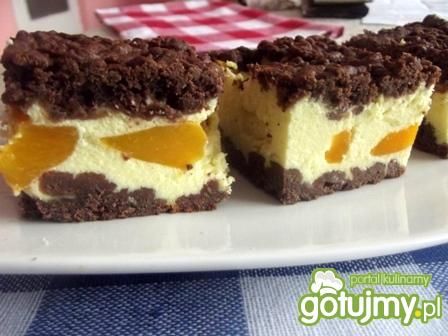 Sernik izaura z brzoskwiniami