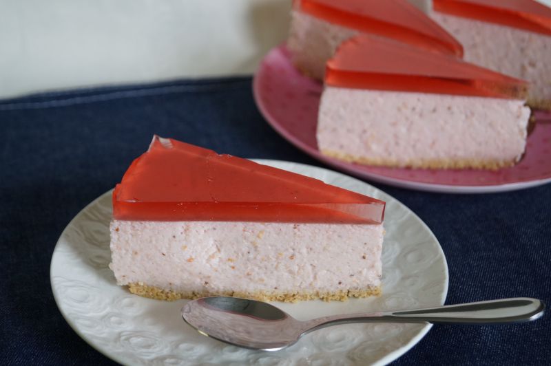 Sernik jaglano-truskawkowy Sernik jaglano-truskawkowy