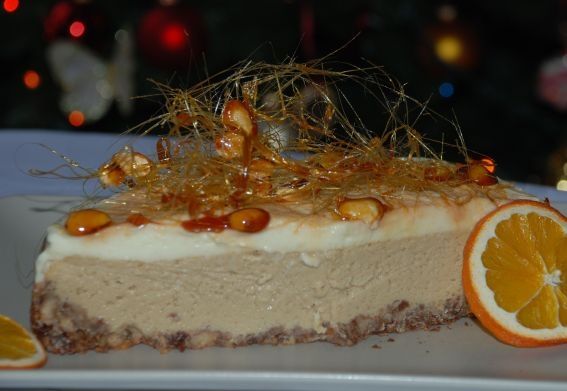 Sernik kawowy z cukrową nitką