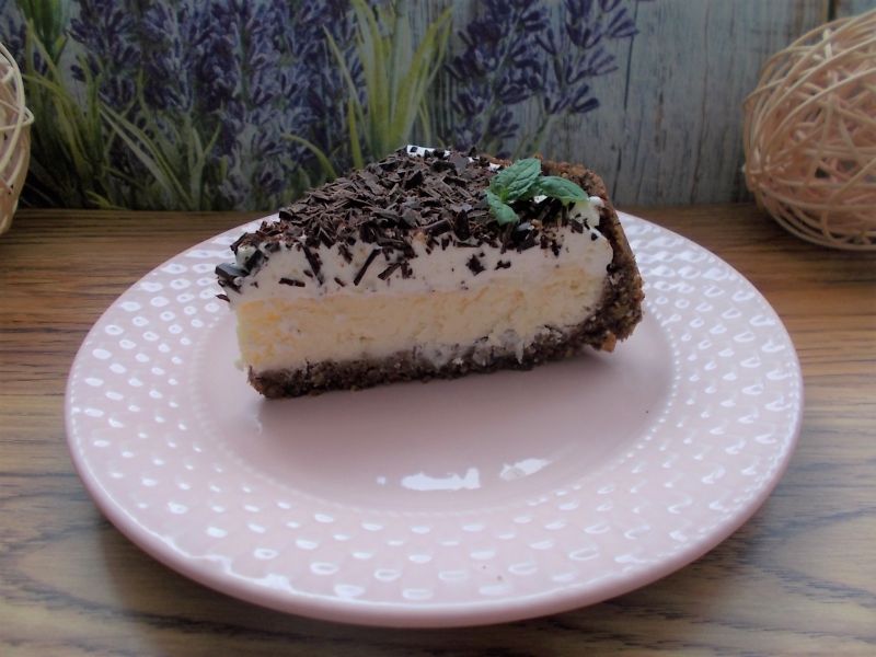 Sernik kokosowy na orzechowym spodzie