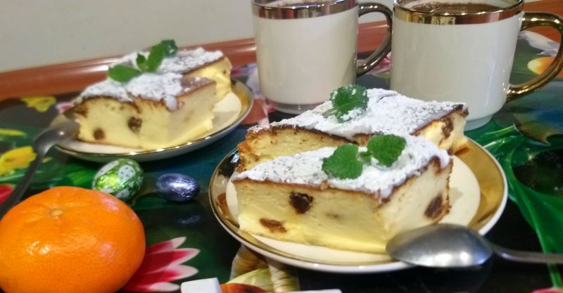 Sernik królewski bez spodu z rodzynkami