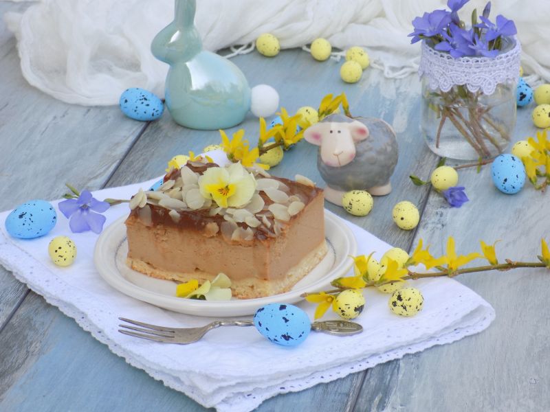 Sernik kukułkowy z płatkami migdałowymi Sernik kukułkowy z płatkami migdałowymi