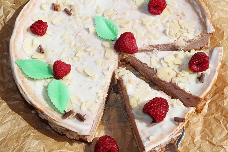 Sernik malinowy z kaszą manną na biszkoptach  Sernik malinowy z kaszą manną na biszkoptach