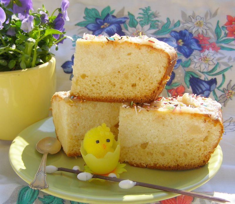 Sernik marcepan z kaszą manną na cieście ucieranym