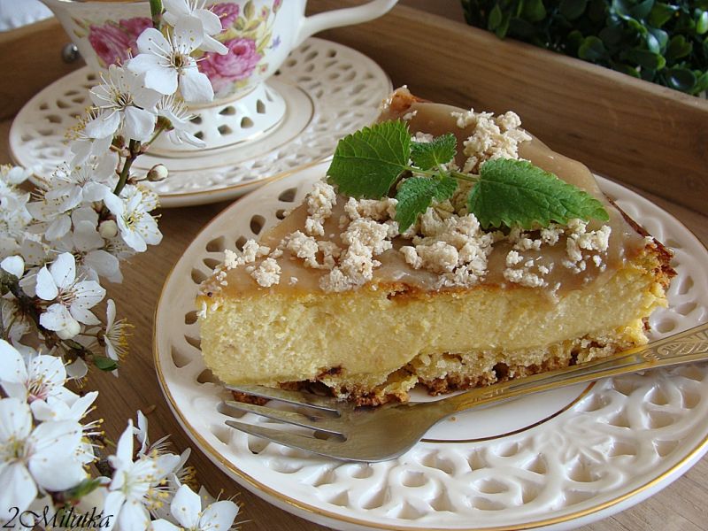 Sernik mega chałwowy 