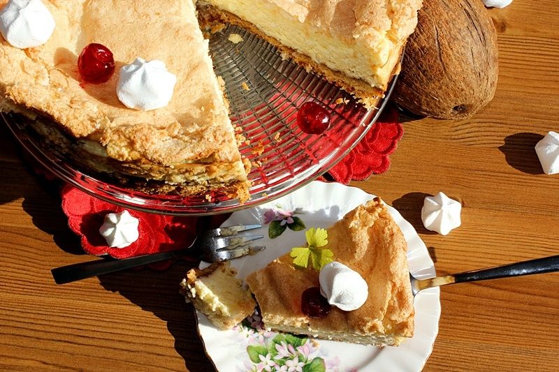 Sernik mocno kokosowy z dżemem