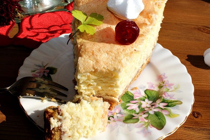 Sernik mocno kokosowy z dżemem