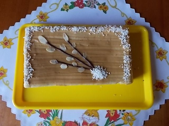 Sernik na biszkoptach z polewą kajmakowo - kawową