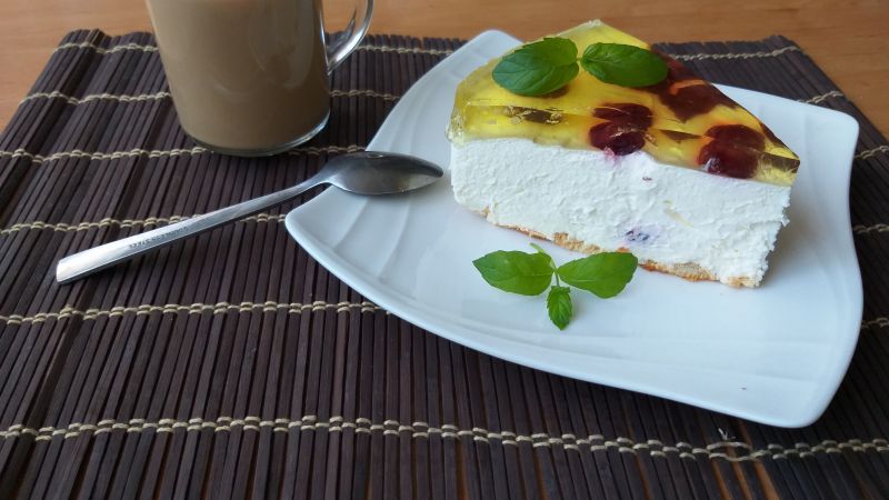 Sernik na biszkoptach z wiśniami Sernik na biszkoptach z wiśniami