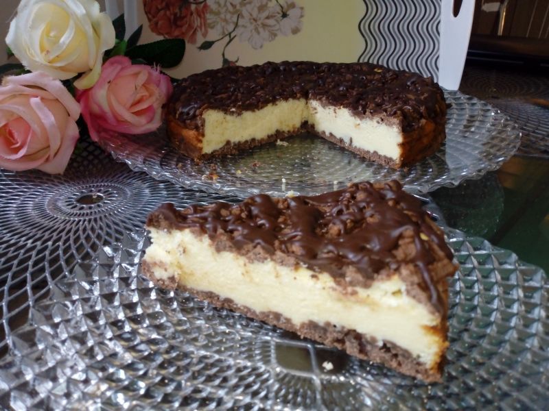 Sernik na ciemnym cieście