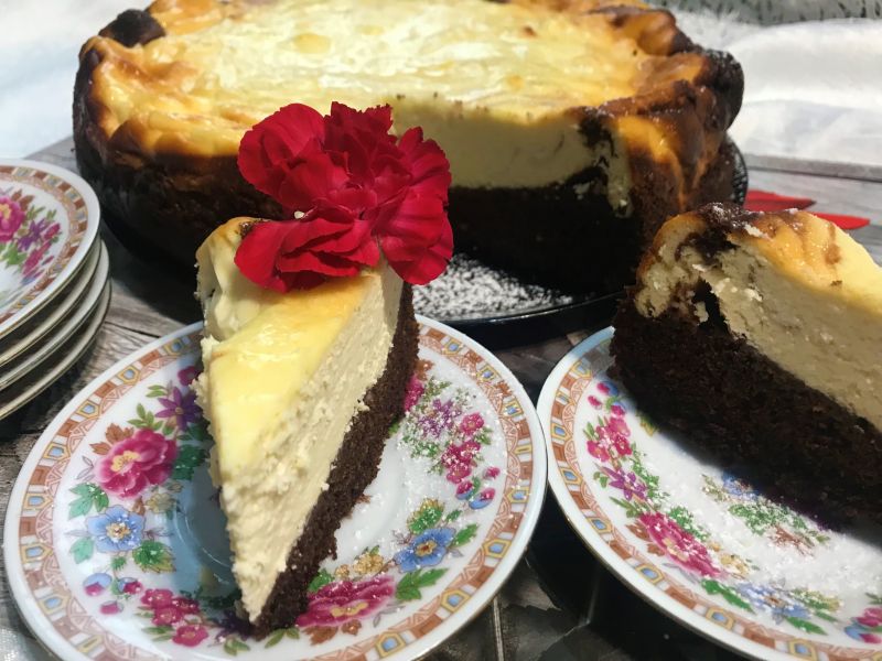 Sernik na czekoladowym spodzie Sernik na czekoladowym spodzie