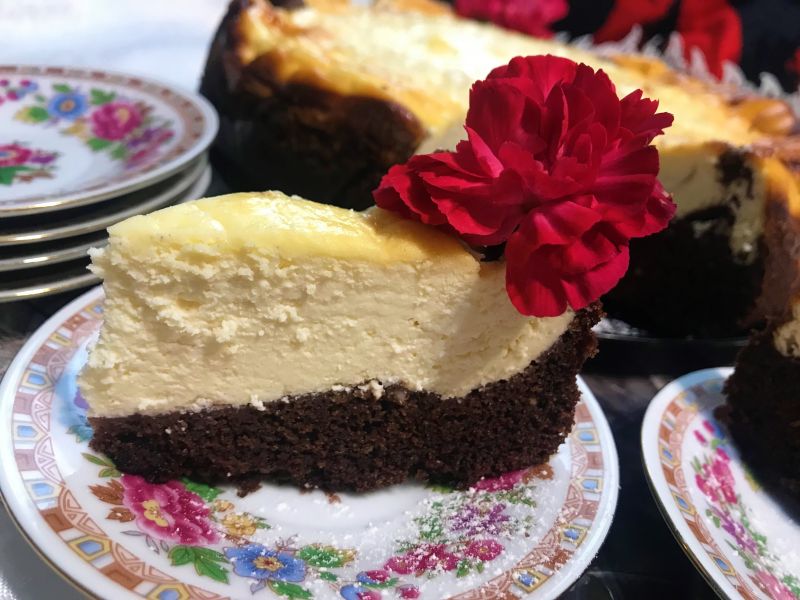 Sernik na czekoladowym spodzie Sernik na czekoladowym spodzie