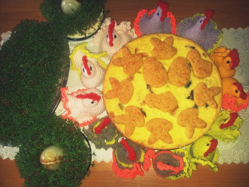 Sernik na mandarynkowym spodzie ze śliwkami.