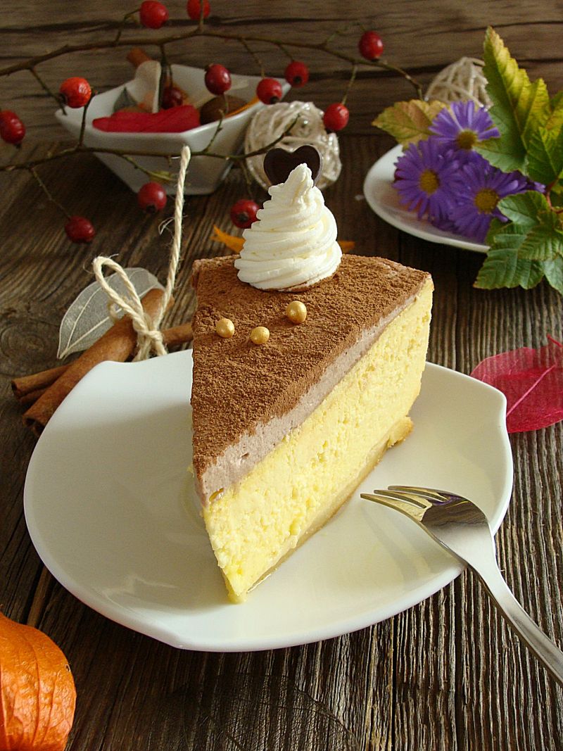 Sernik na miodowym spodzie z pianką z nutelli