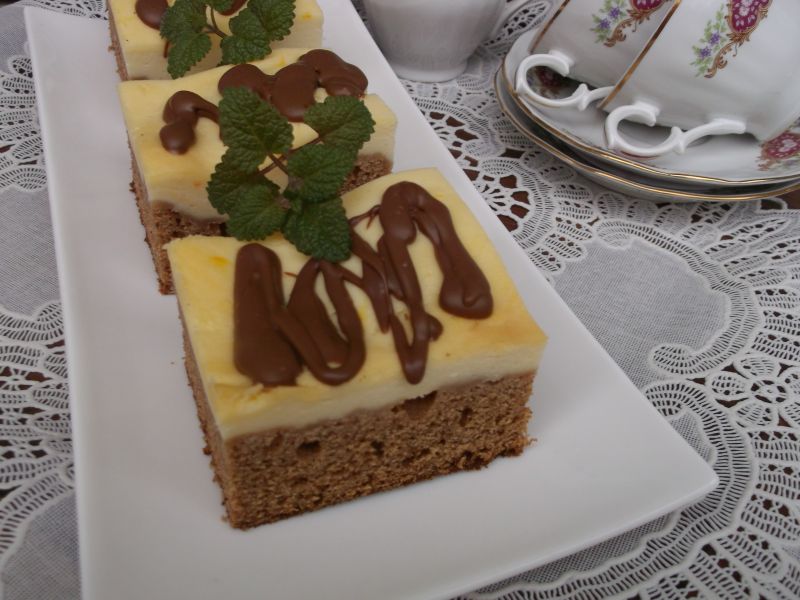 Sernik na pierniku z polewą czekoladową