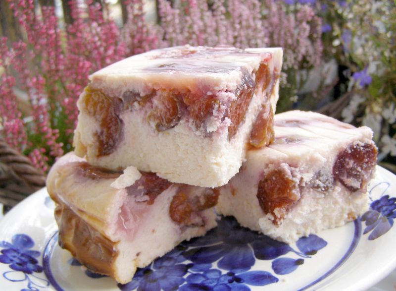 Sernik pieczony na śliwkach   Sernik pieczony na śliwkach