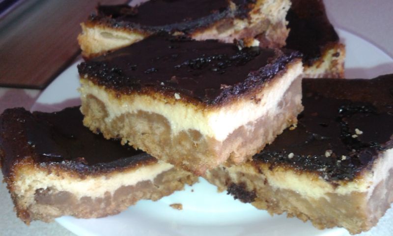 Sernik na spodzie z ciastek bebe Sernik na spodzie z ciastek bebe