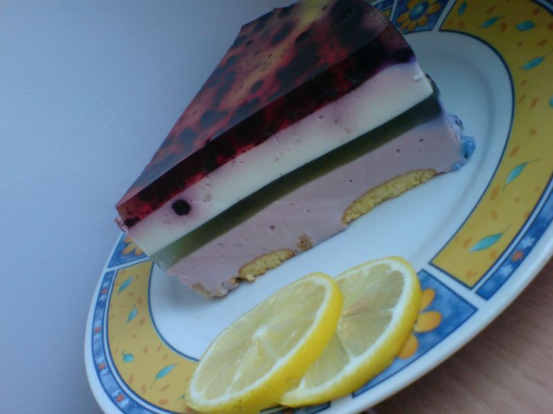 Sernik na zimno jagodowo-kolorowy Sernik na zimno jagodowo-kolorowy