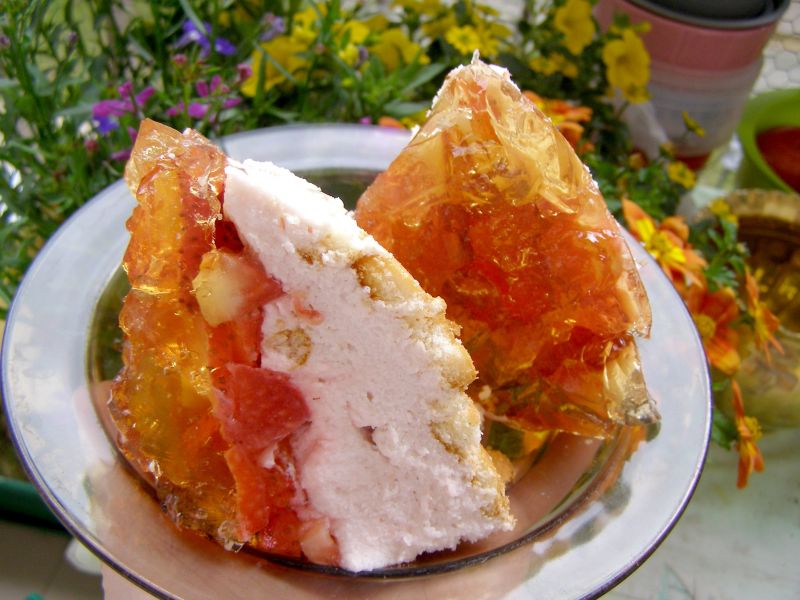 Sernik na zimno truskawkowy