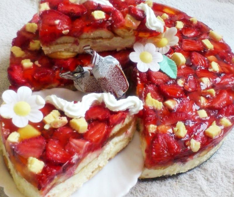 Sernik na zimno z białą czekoladą i michałkami