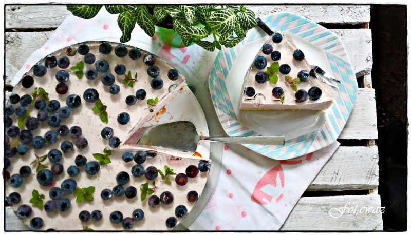 Sernik na zimno z borówkami Sernik na zimno z borówkami