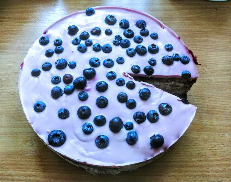 Sernik na zimno z borówkami Sernik na zimno z borówkami