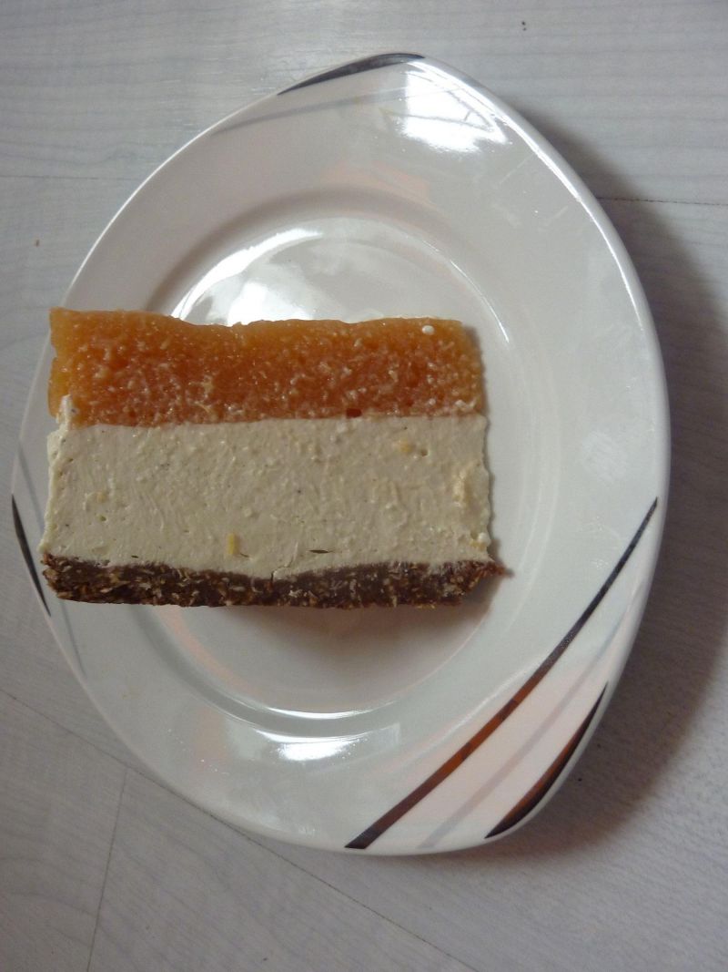 Sernik na zimno z brzoskwiniowym musem Sernik na zimno z brzoskwiniowym musem