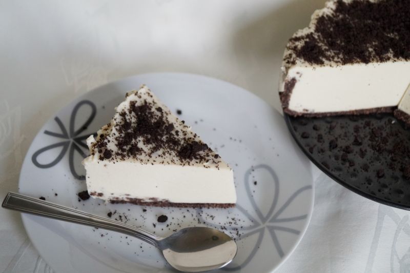 Sernik na zimno z chałwą i likierem czekoladowym Sernik na zimno z chałwą i likierem czekoladowym